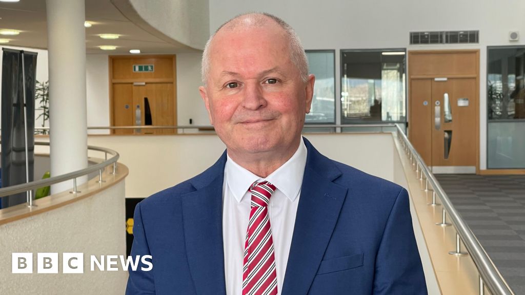 Caerphilly leader quits Labour and backs Plaid Cymru