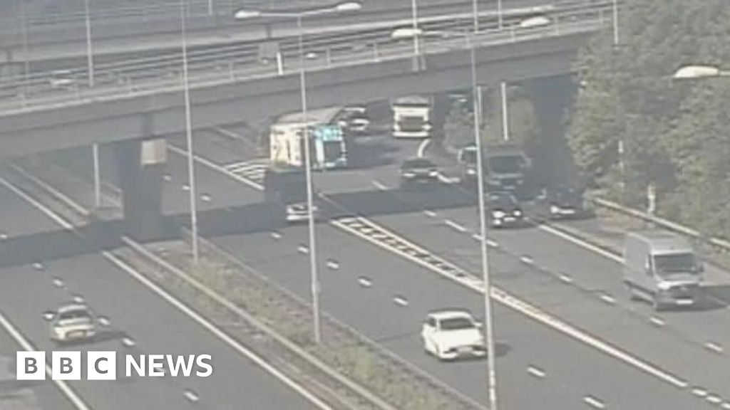 Delays on M11 and M25 due to overturned lorry in Essex
