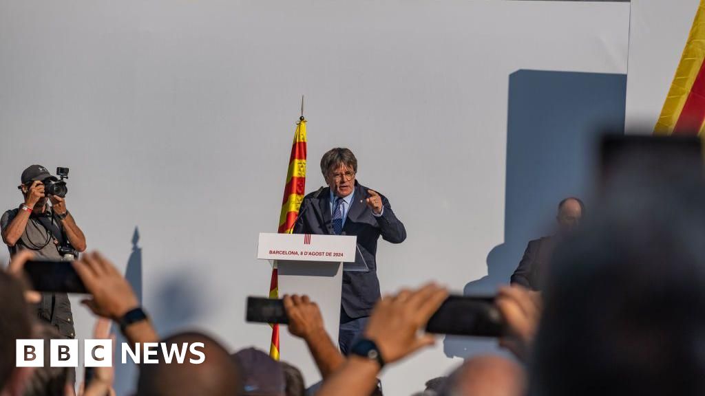 Ex-Catalan leader ‘eludes police manhunt and flees Spain’