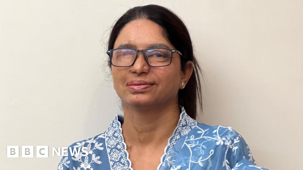 Предупреждение Тази история съдържа тревожни подробностиШахин Малик оцеляла от атака