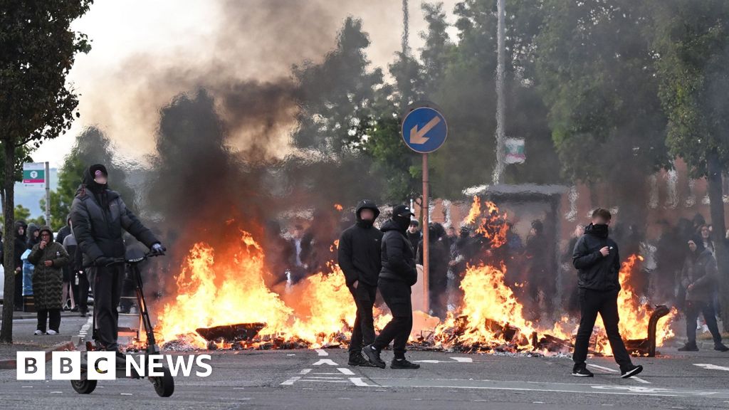 Belfast knife attack disorder 'destabilising', says terror adviser