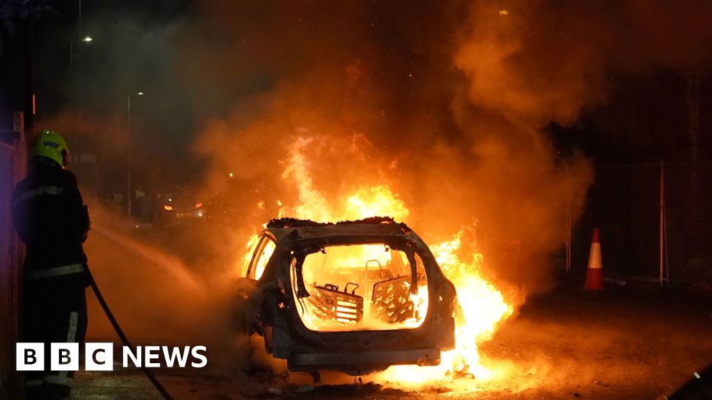 Police forces to co-operate to tackle violent disorder, says PM