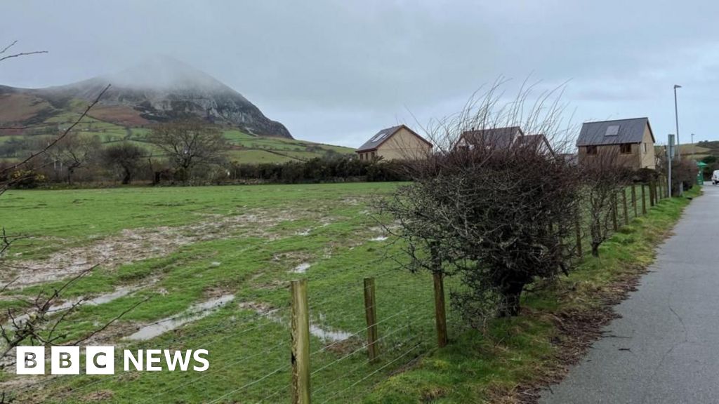 Suggested 'Welsh speakers only' condition on housing estate deemed illegal