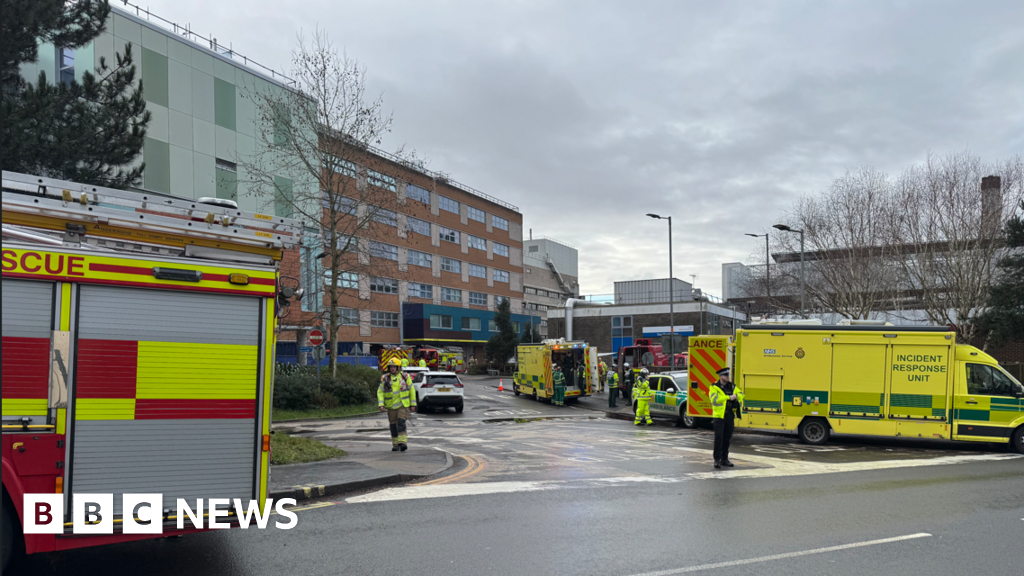 How were 500 patients evacuated from Southampton General Hospital?