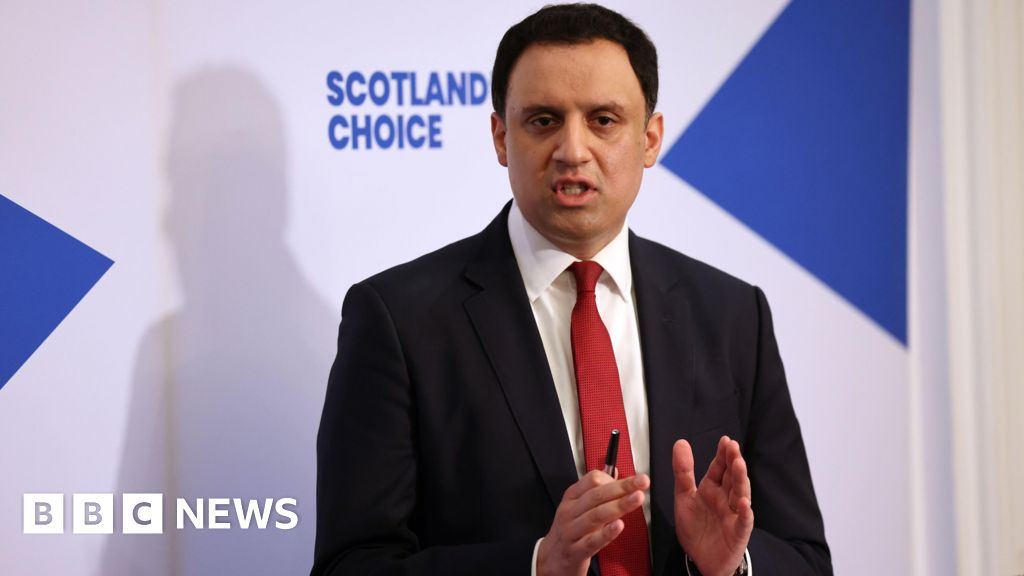 Scottish Labour leader Anas Sarwar calls on PM to resign
