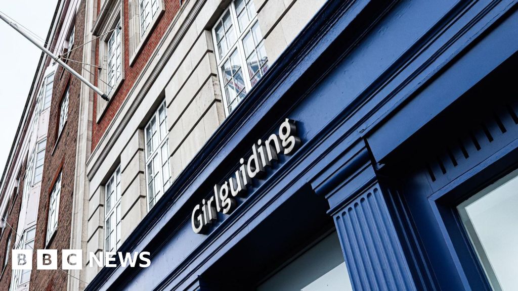 Transgender girls told to leave Girlguiding groups by September