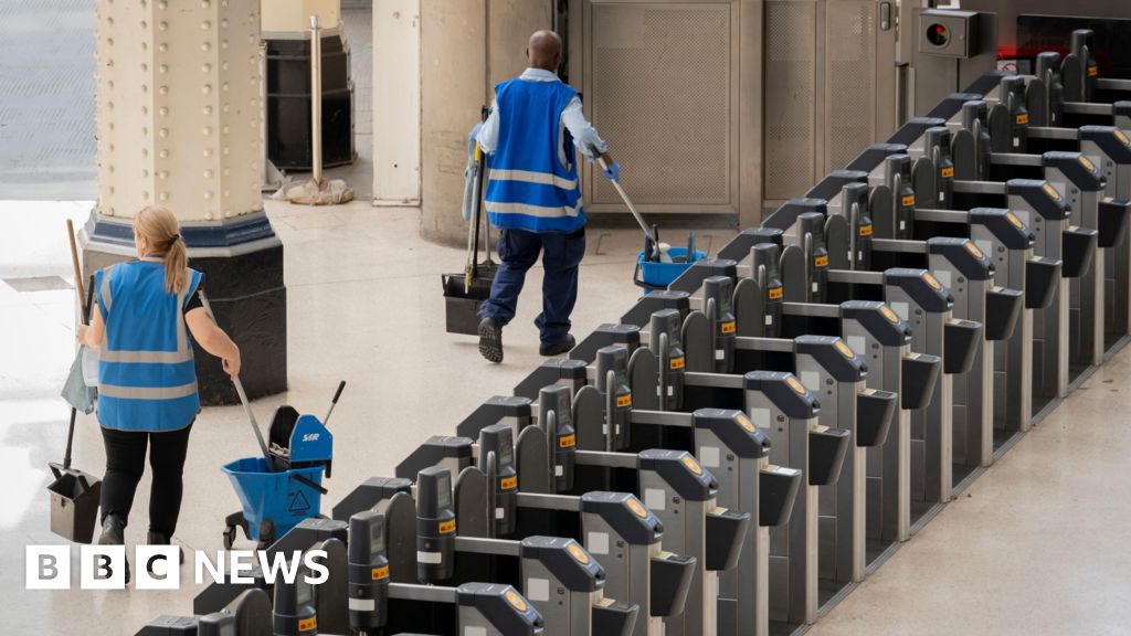 Backlash after TfL continues to outsource cleaners