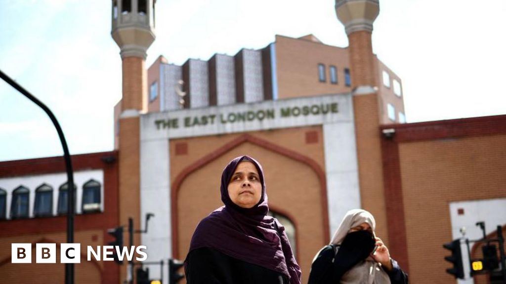 London mosques to get safety training after Islamophobic attacks