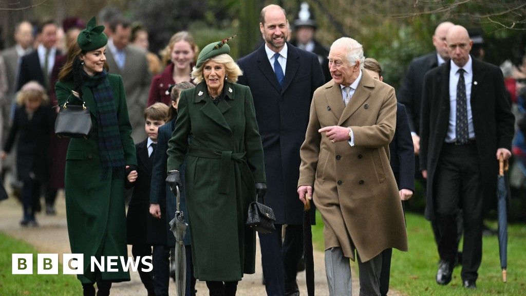 Royal Family in Sandringham: King, Queen, William and Kate attend Christmas Day service