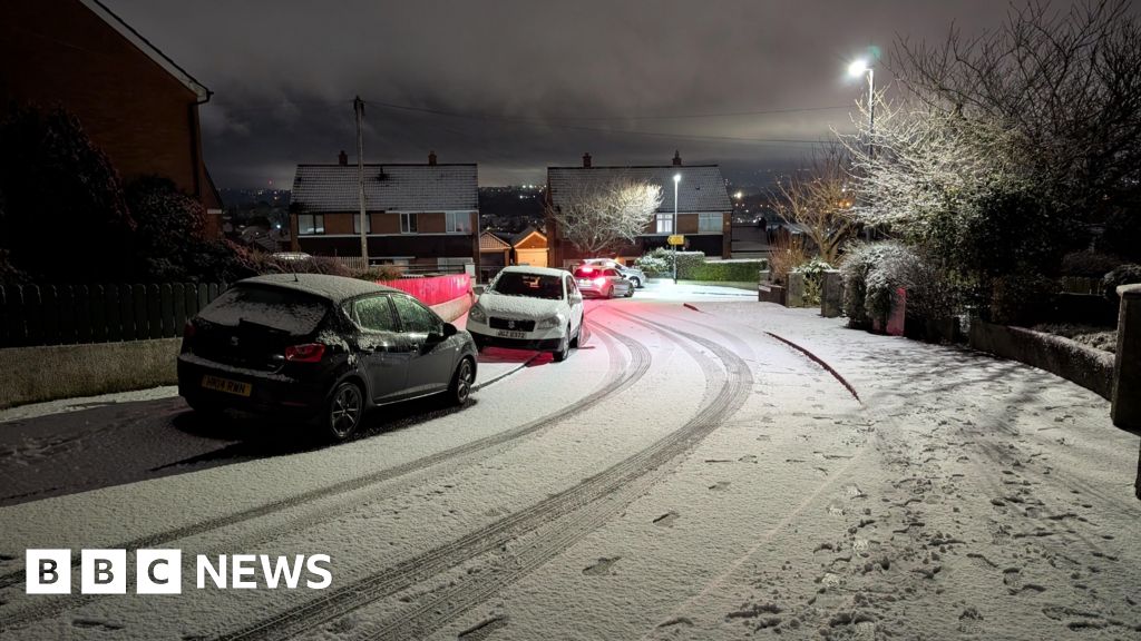 Snow causes travel disruption