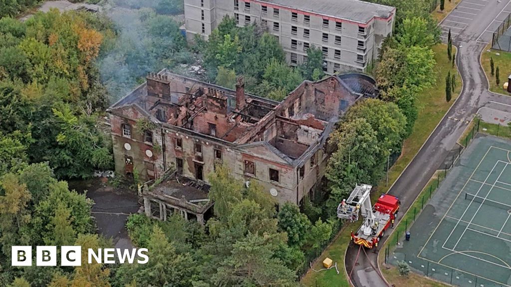 Liverpool Woolton Hall Fire Destroys Historic Building, Police Warn Public of Danger