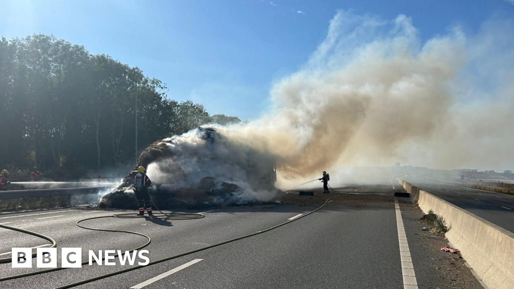 Lorry Fires Close M25, A14 Motorways Causing Major UK Traffic Disruptions