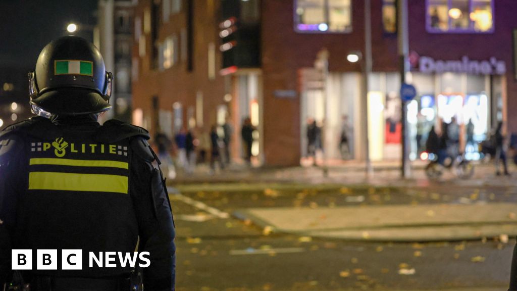 Amsterdam: New arrests over violence after Ajax-Maccabi football match