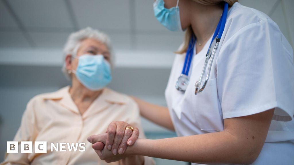 Worcestershire hospitals bring back face masks after Covid spike