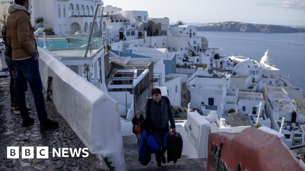 Ribuan orang dievakuasi dari Santorini setelah gempa guncang pulau Yunani