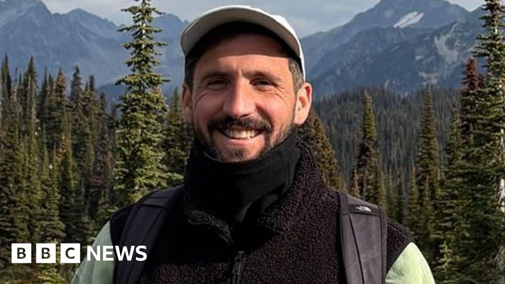 Blackpool man runs for 24 hours to highlight men's mental healthBritish Broadcasting CorporationBritish Broadcasting Corporation