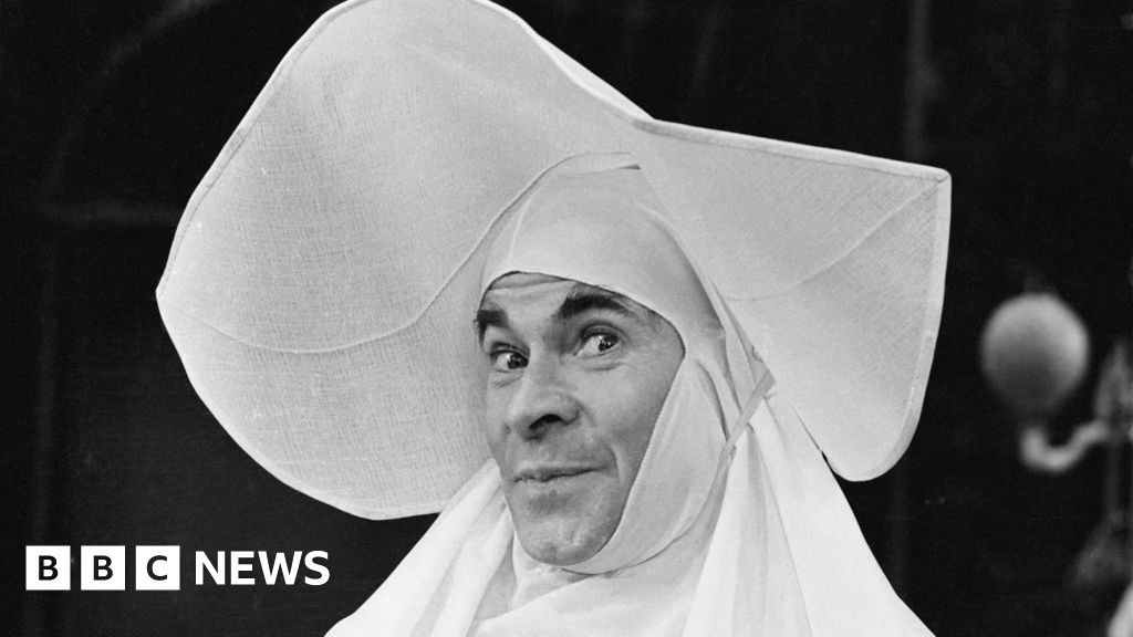 Stanley Baxter: Scottish comedian with a gift for sketches, mimicry and song