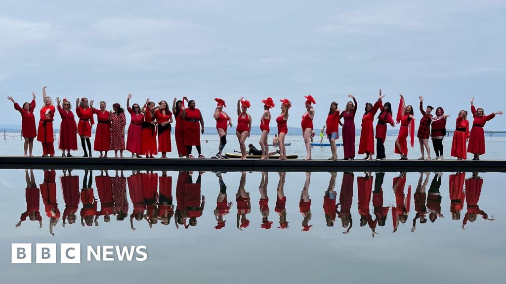 Kate Bush Wuthering Heights flash mob dancers return