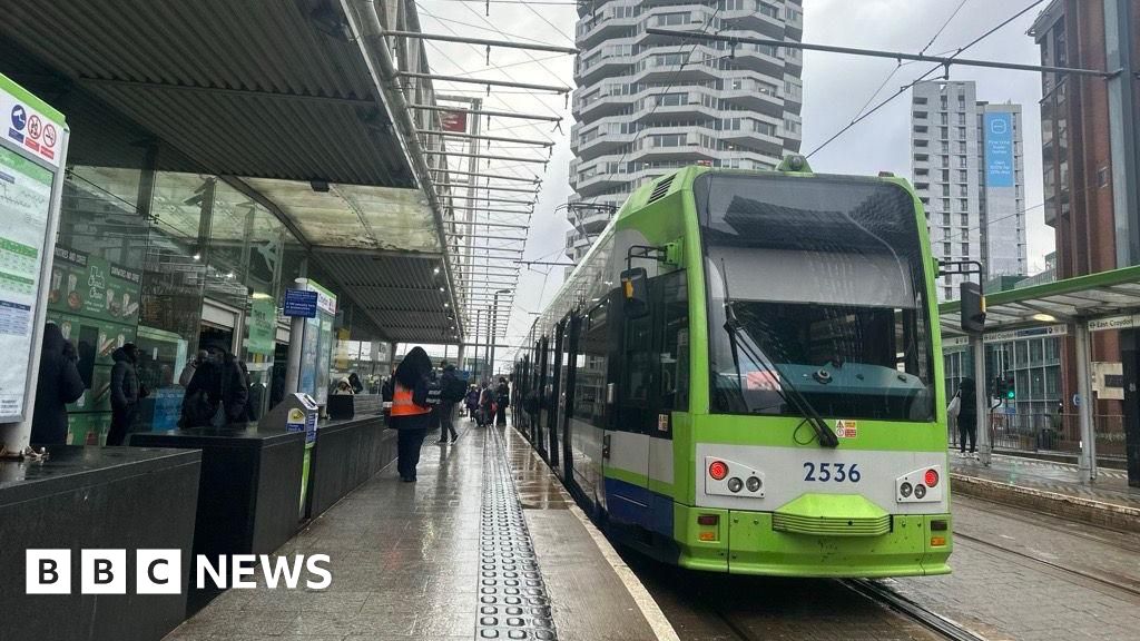 Power failure shuts down London's tram network