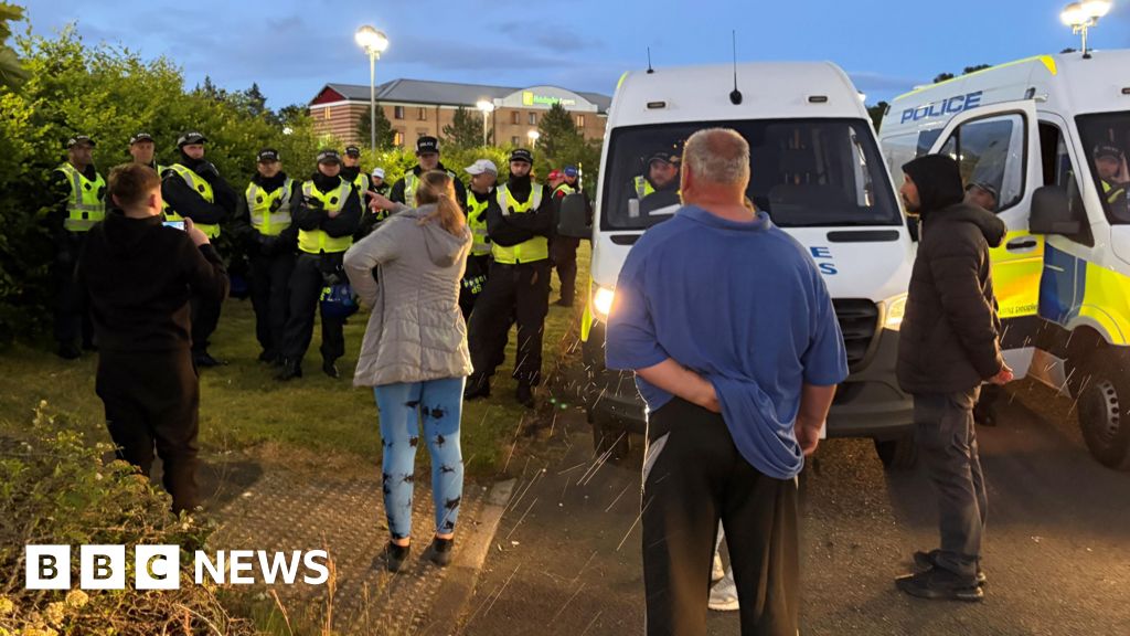 Two arrests and three police officers injured in protest at asylum hotel