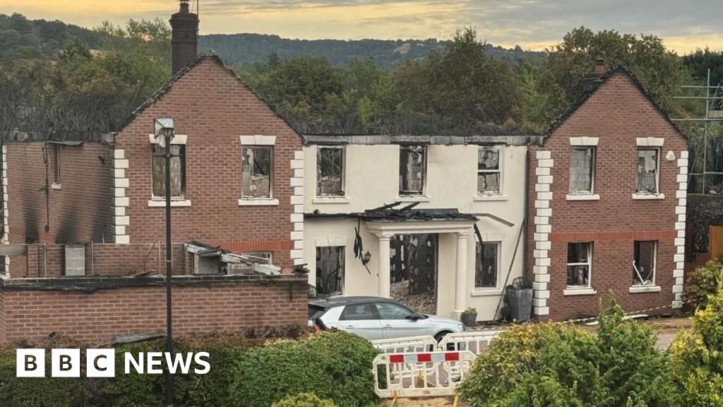 Residents Return To Stourbridge Homes As Emergency Services Scale Down Following West Midlands Wildfires - News Directory 3