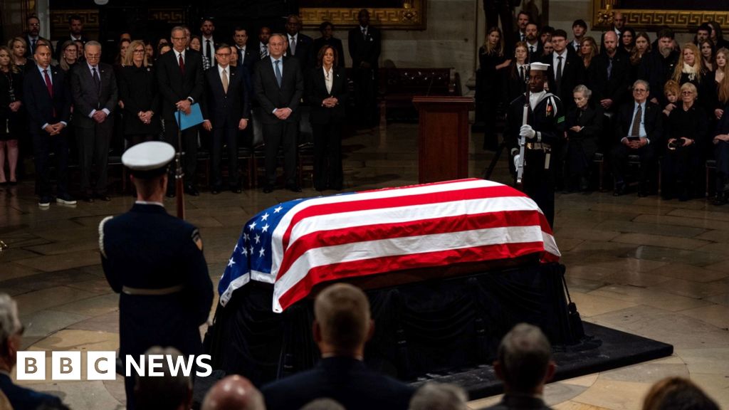 Jimmy Carter lies in state after procession to US Capitol