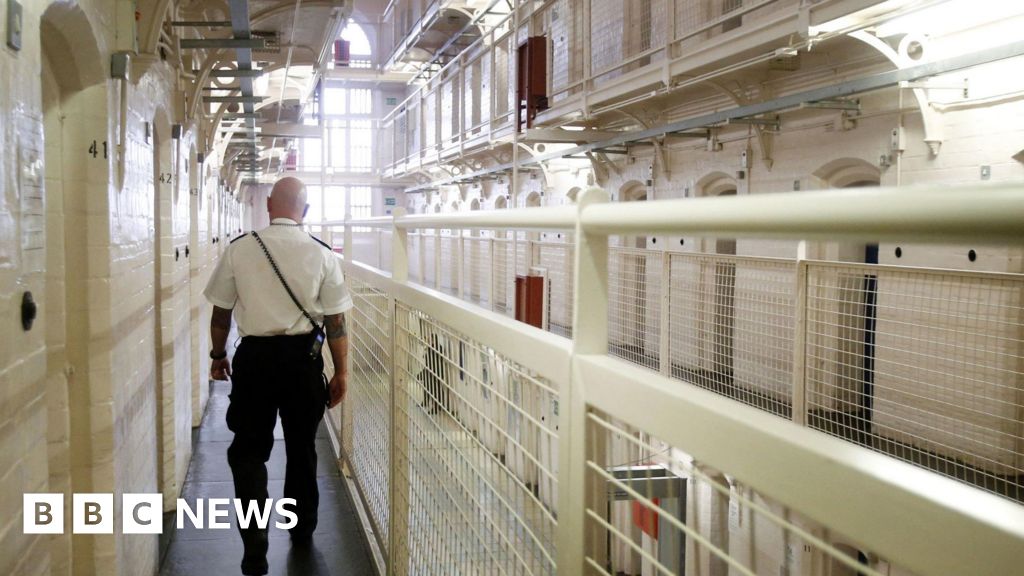 Prison population falls by more than 2,000 after early release scheme