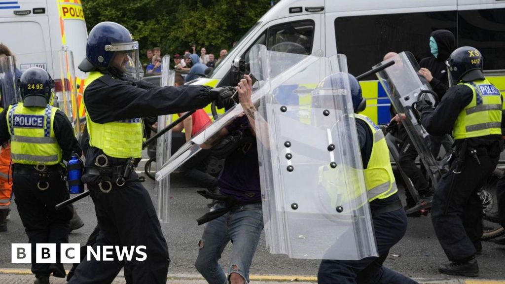 UK disorder: Keir Starmer says rioters will face ‘full force of the law’