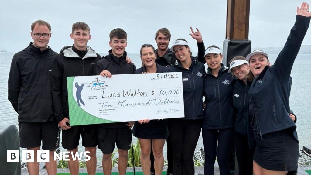 Woking teen wins New Zealand hole-in-one challenge on gap year