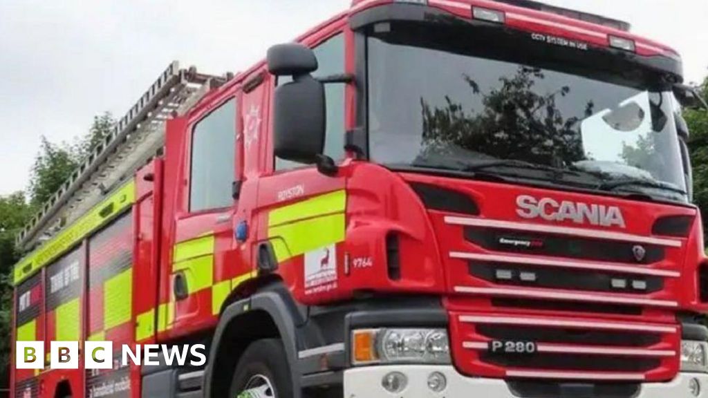 Firefighters Battle Large Wildfires in West Lothian, West Yorkshire