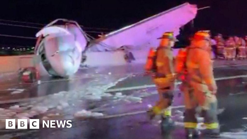 Bystanders rush to rescue aircraft passengers after fiery Texas crash