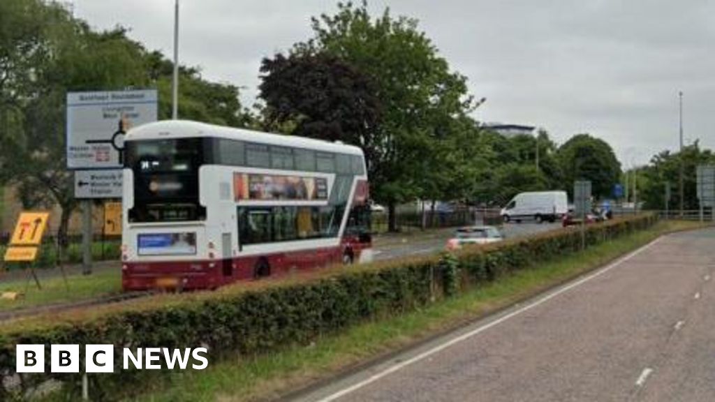 Edinburgh Bus Collision with Phone Mast Sends Three to Hospital