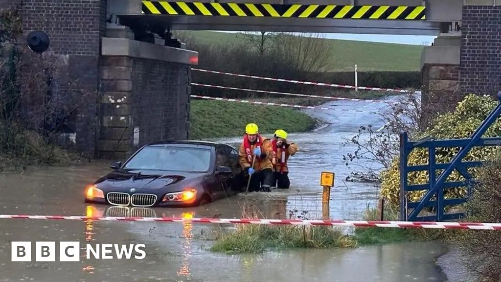 Oxfordshire floods: Travel disruption as people assess damage