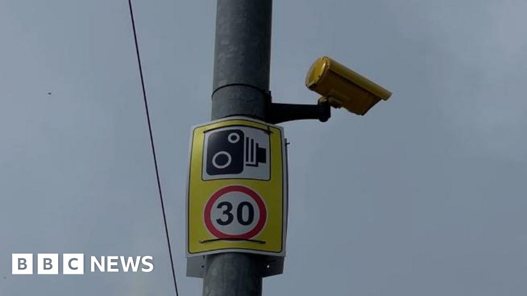 Fake speed camera installed by fed-up Sleaford resident - BBC News