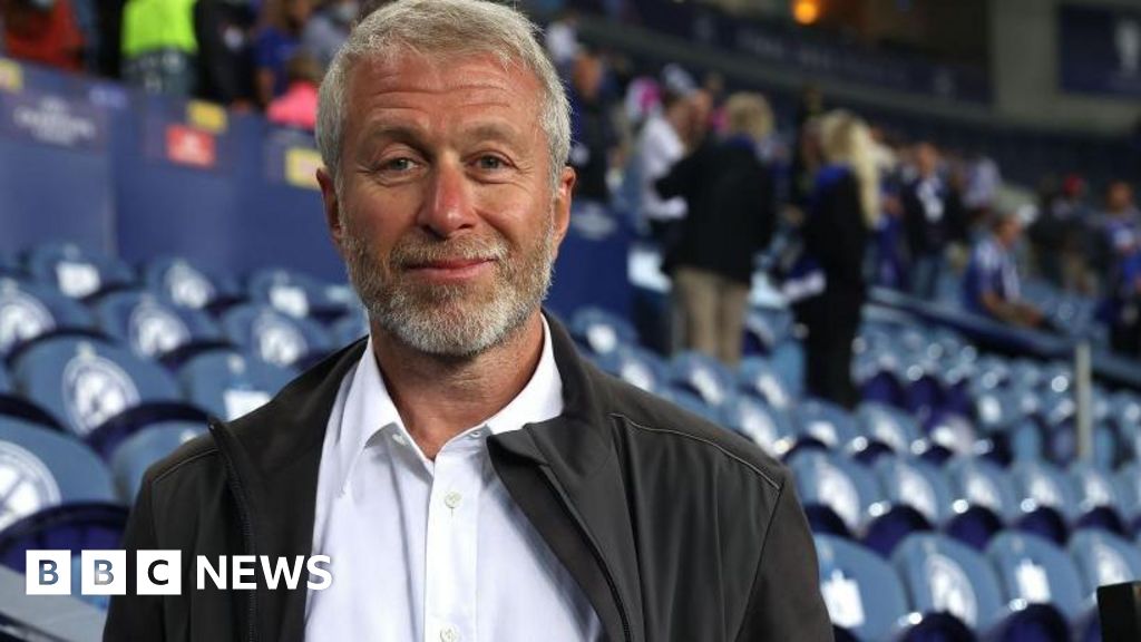 Abramovich must pay £2.5bn from Chelsea FC sale to Ukraine fund or face court, Starmer says