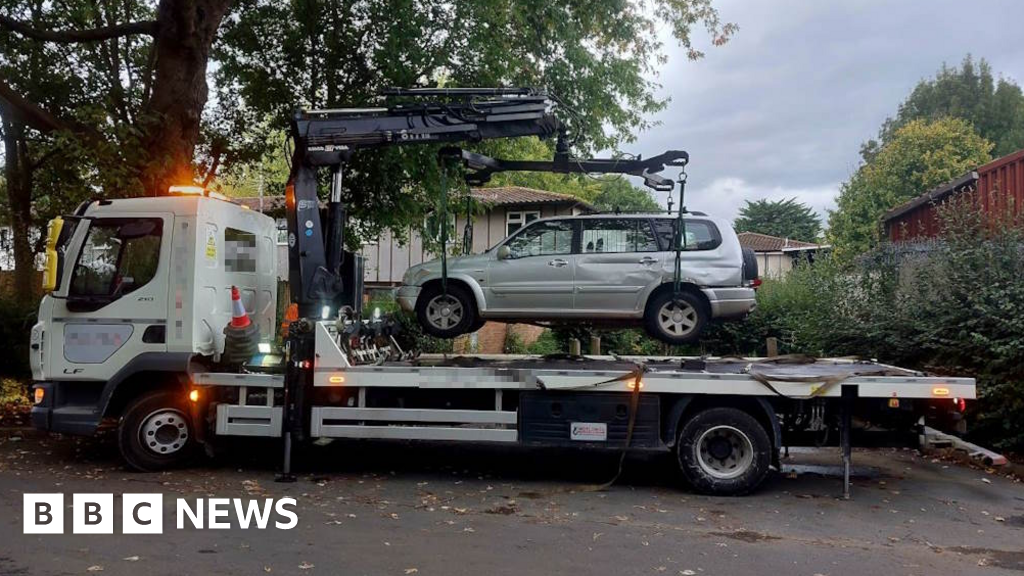 Essex Police arrest three men after Basildon ram raid spree - BBC News