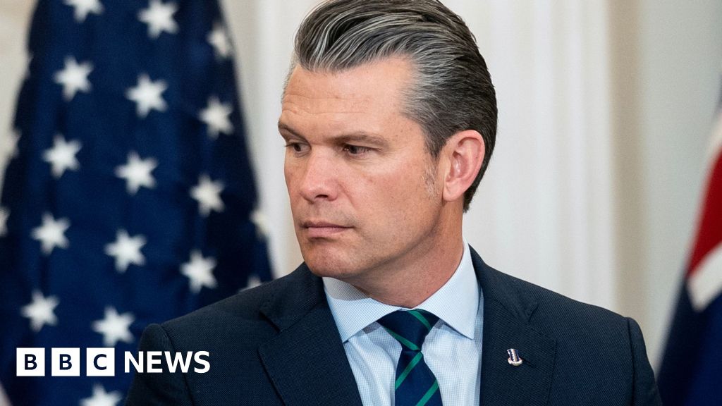 يكثف الكونجرس ضغوطه على فيديو هيجسيث الذي يهدد الميزانية بضربة القارب