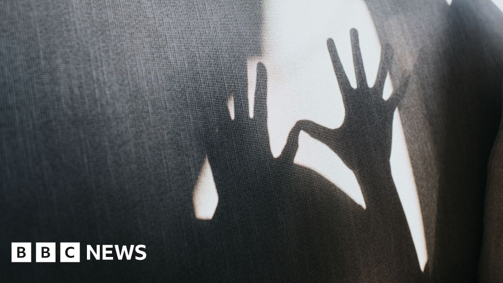 Австралийската полиция обвини мъж в малтретиране на 459 деца