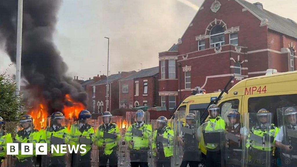 Youngest boy sentenced over UK riots 'chose to be part of angry mob'