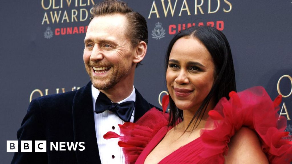Tom Hiddleston, Cate Blanchett and Paddington walk Oliviers red carpet