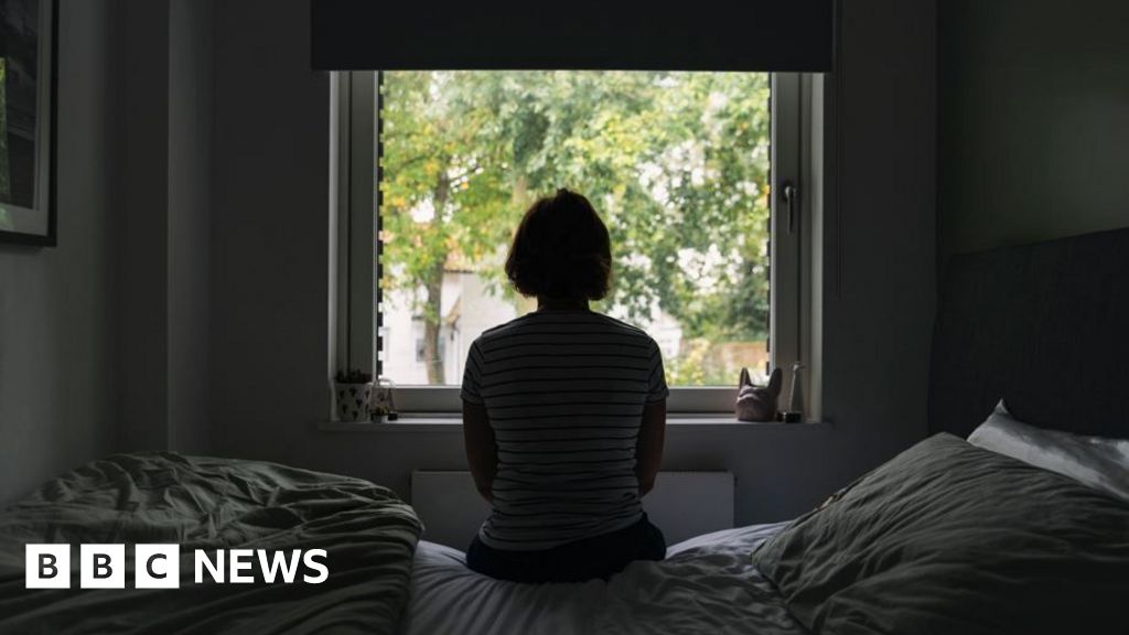 Adoptive parents 'in crisis' living with traumatised children