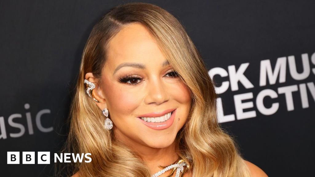 Mariah Carey’s mother and sister died on the same day.