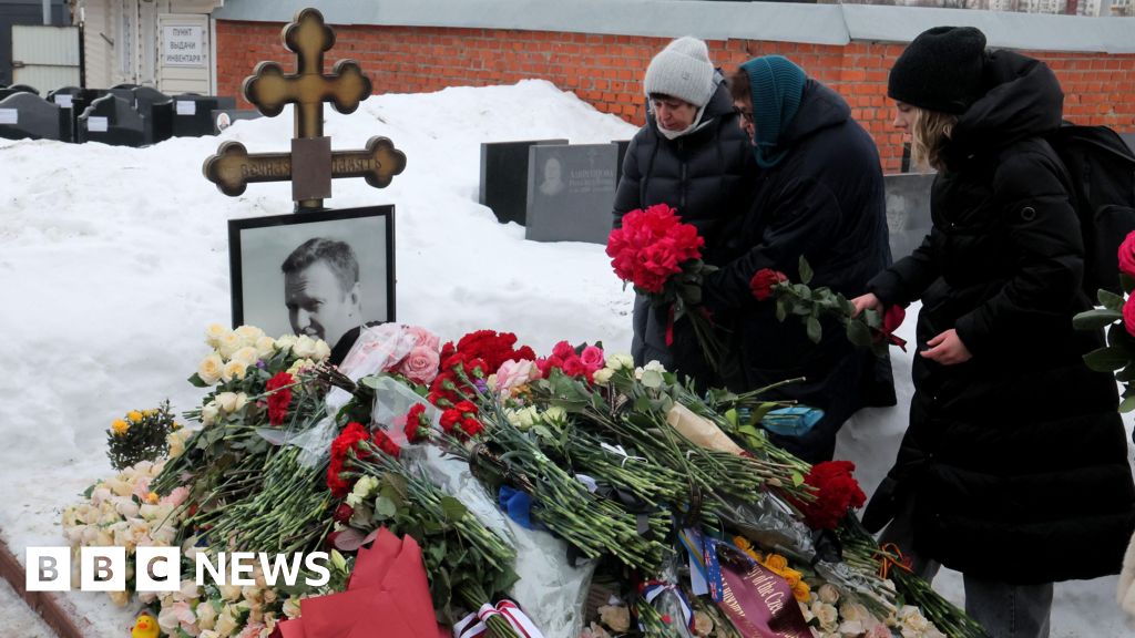 La madre de Alexei Navalny dice que el hallazgo de veneno confirma que fue asesinado