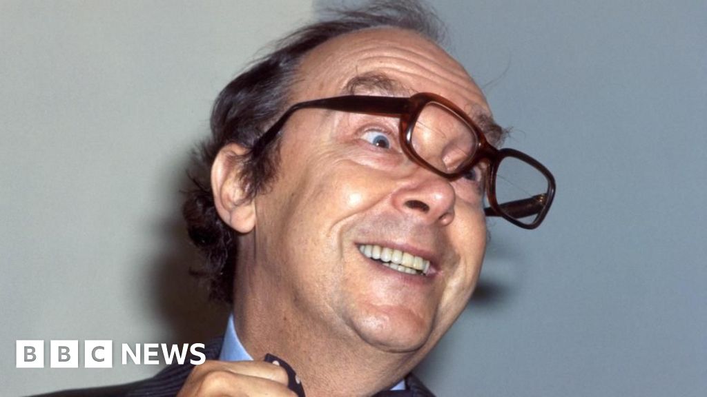 Eric Morecambe’s trademark glasses fetch £20,000 at estate auction