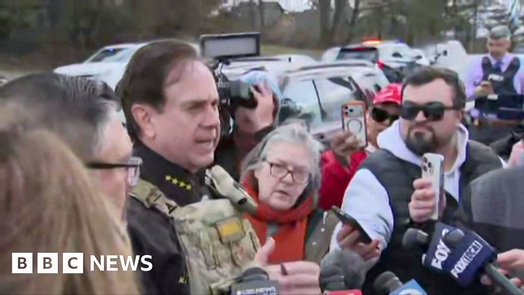 Sheriff: Synagogue suspect dead, security guard injured thumbnail