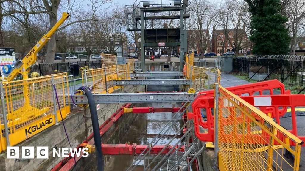 bbc.co.uk - Alex Pope - New technology trialled on &pound;2m Bedford Lock upgrade - BBC News