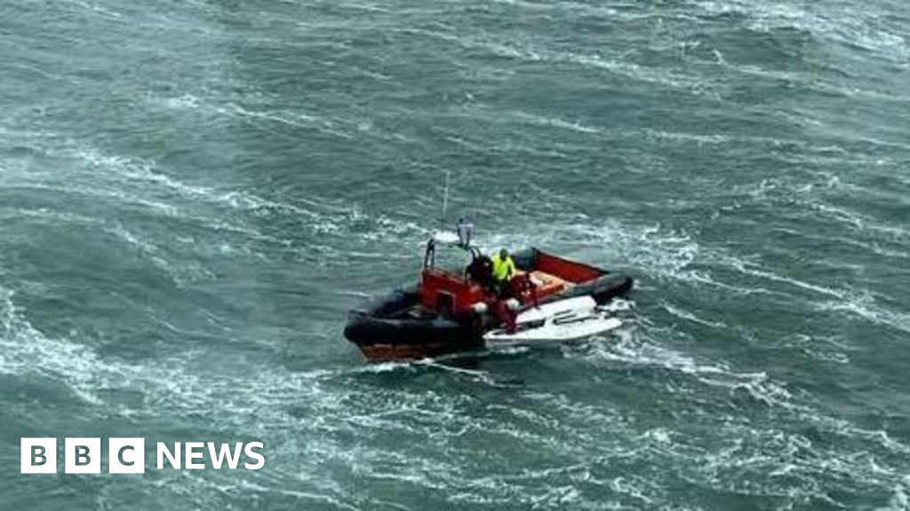 Sailor plucked from capsized dinghy in 46mph gales off Hampshire coast