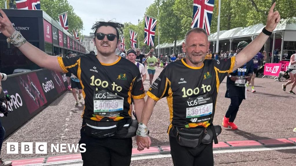 'Marathon man' completes 100-run challenge
