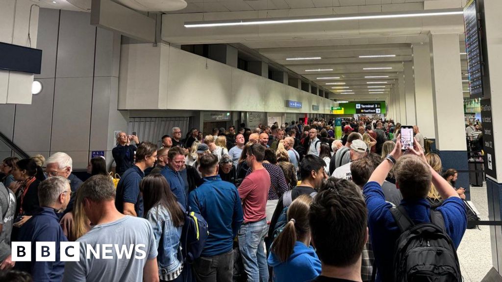 Passengers told to stay away amid major airport power cut