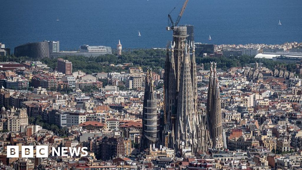 Barcelona's Sagrada Família becomes world's tallest church
